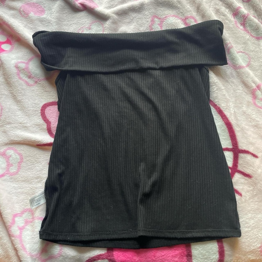 Off-Shoulder Black Ribbed Tee